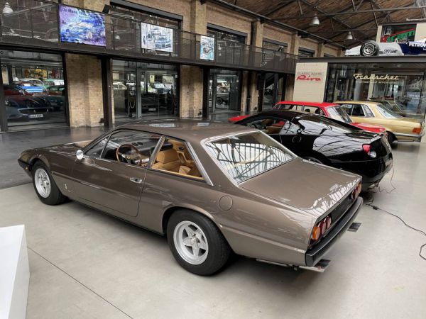 Ferrari 365 GT4 2+2 1973 326