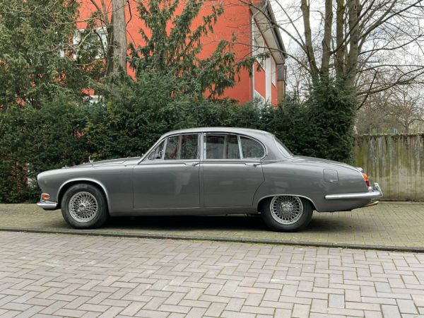 Jaguar 420 1968 64418