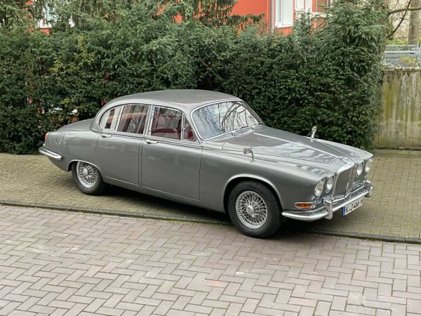 Jaguar 420 1968 64429