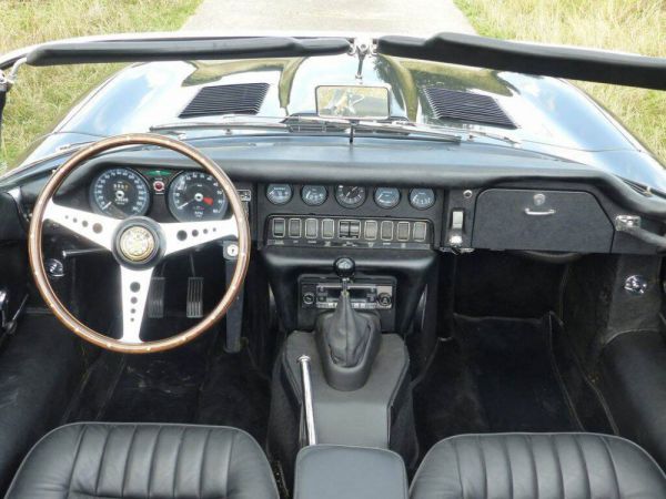 Jaguar E-Type 4.2 1967 49894