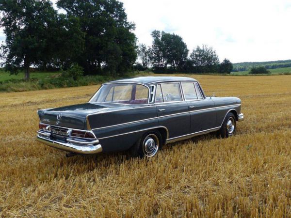 Mercedes-Benz 300 SE 1963 49930