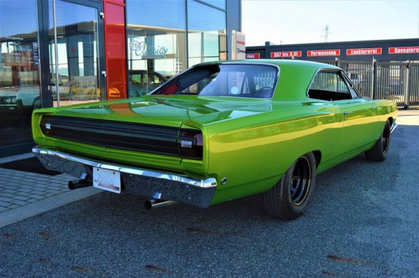 Plymouth Road Runner Hardtop Coupe 1968 13119