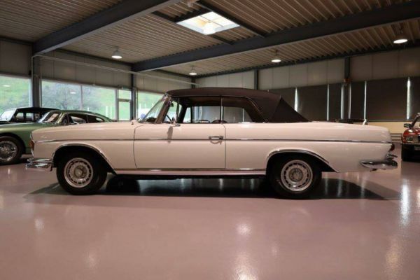 Mercedes-Benz 300 SE 1965 2379