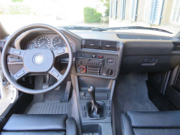 BMW 320i 1989 102377