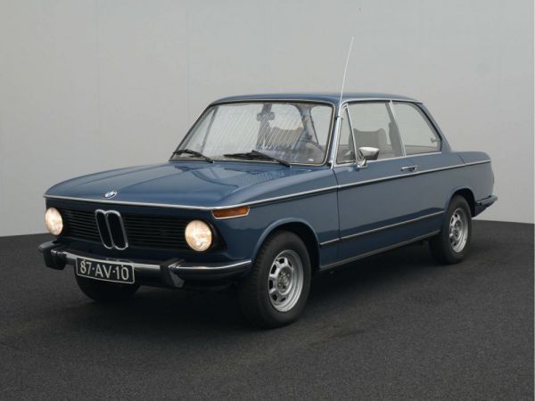 BMW 2002 1974 3680