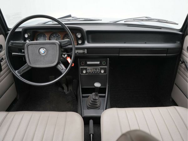 BMW 2002 1974 3685