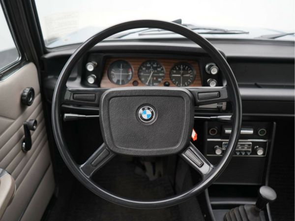 BMW 2002 1974 3686