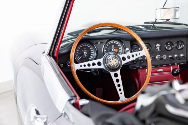 Jaguar E-Type 4.2 1965 5140