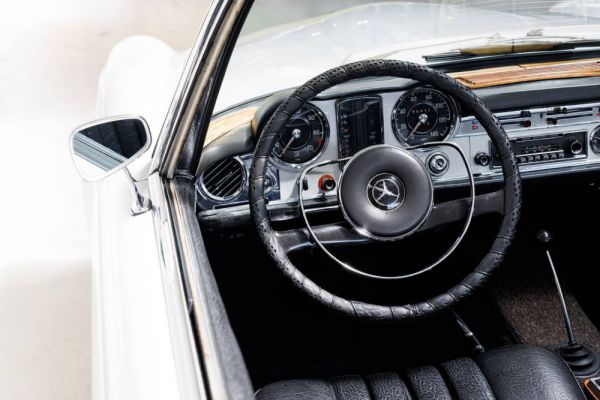 Mercedes-Benz 250 SL 1967 5323