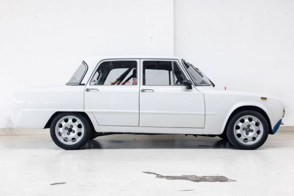 Alfa Romeo Giulia Nuova Super 1300 1975 13591