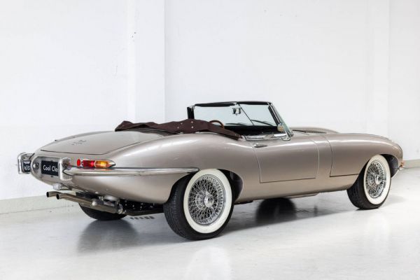 Jaguar E-Type 1968 61800