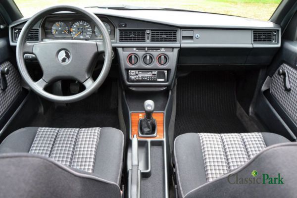 Mercedes-Benz 190 E 1992 12533