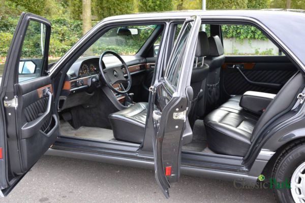 Mercedes-Benz 300 SE 1989 12613