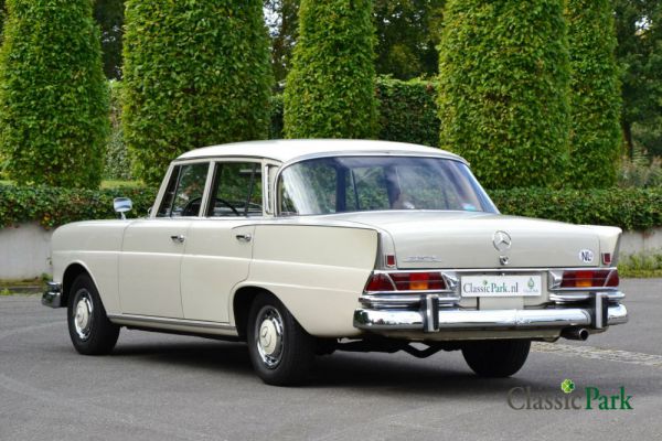 Mercedes-Benz 200 1965