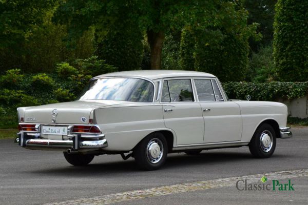 Mercedes-Benz 200 1965 58409