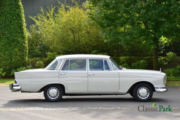 Mercedes-Benz 200 1965 58410