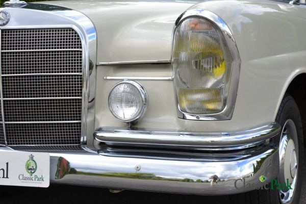 Mercedes-Benz 200 1965 58417