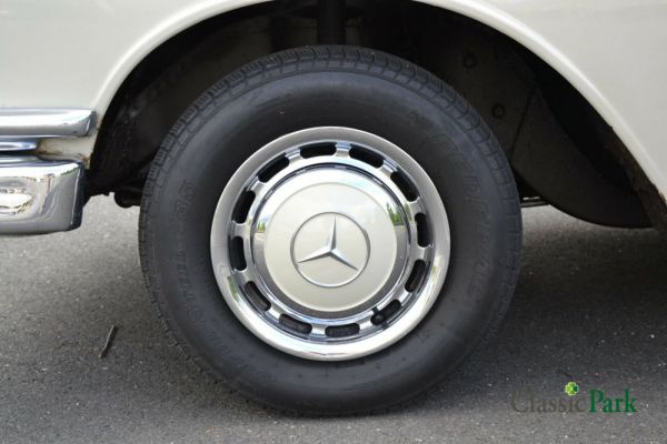 Mercedes-Benz 200 1965 58419