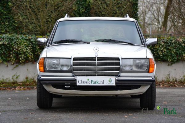 Mercedes-Benz 200 T 1984 69471