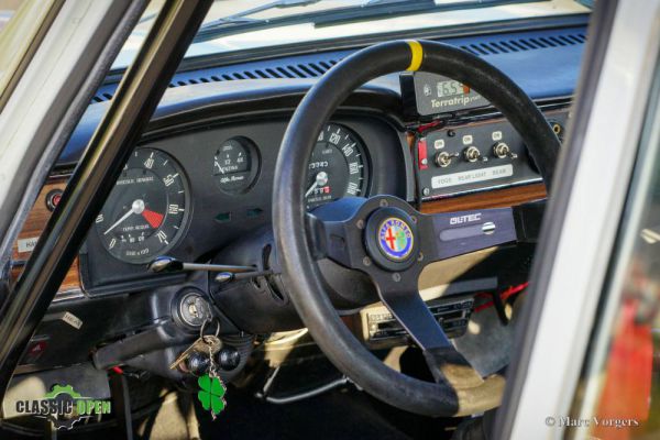 Alfa Romeo Giulia 1300 Super 1972 11996