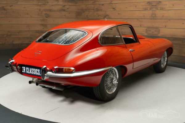 Jaguar E-Type 4.2 1965 77410