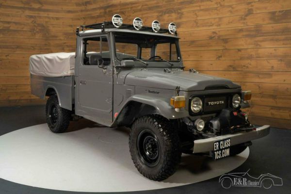 Toyota Land Cruiser FJ 45 1976 87286