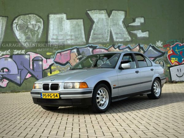 BMW 318is 1996