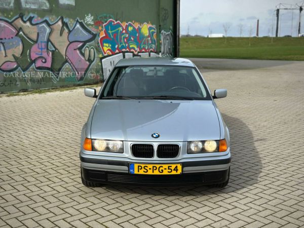 BMW 318is 1996 19758