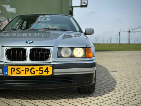 BMW 318is 1996 19761