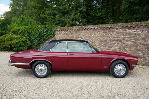 Jaguar XJ 6 L 4.2 1977 16024