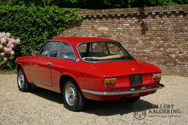 Alfa Romeo Giulia GT 1300 Junior 1975 17556