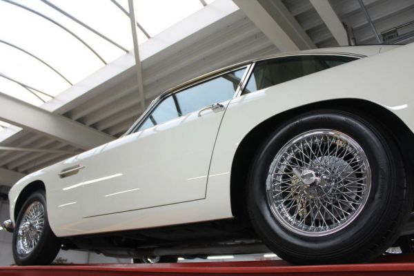 Aston Martin DB 4 1961 17800