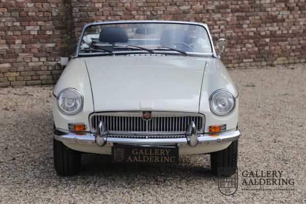 MG MGB 1977 18405