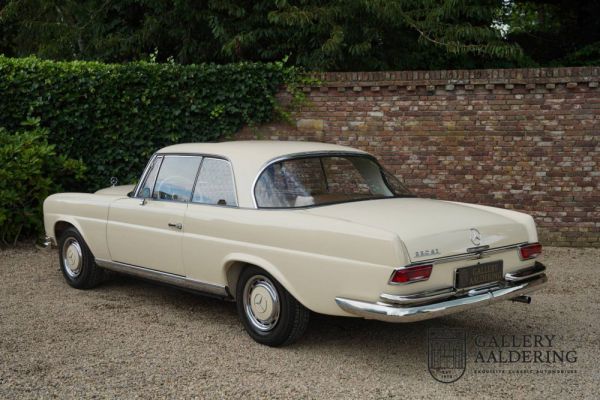 Mercedes-Benz 220 SE b 1965 18535