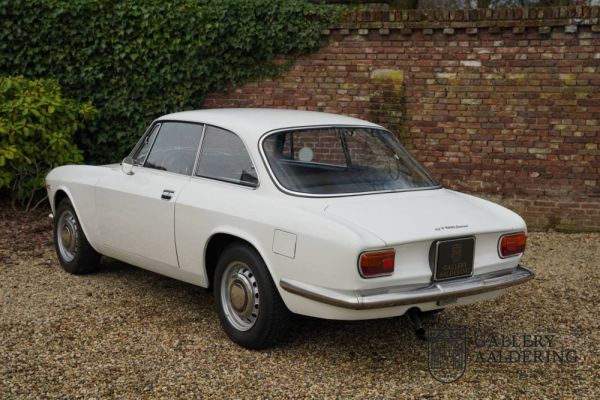 Alfa Romeo Giulia GT 1300 Junior 1970 19086