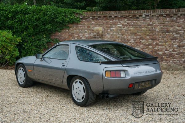 Porsche 928 S 1983