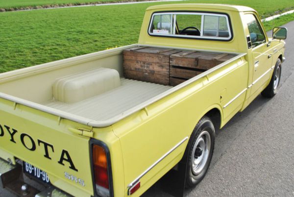 Toyota Hilux 1977 24650