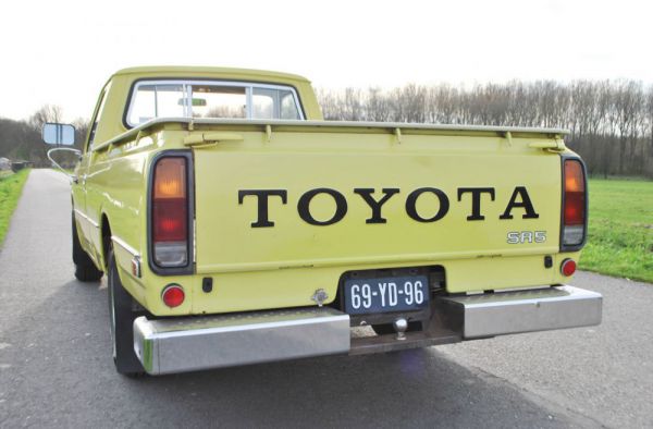 Toyota Hilux 1977 24651