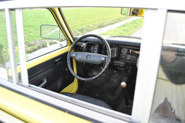 Toyota Hilux 1977 24658