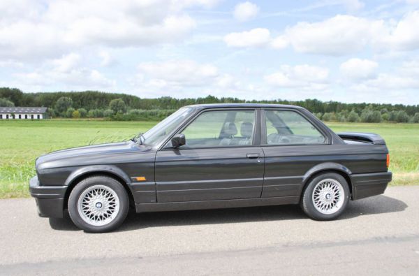 BMW 320is 1989