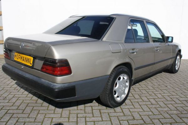 Mercedes-Benz 300 E 1986