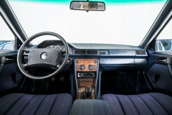 Mercedes-Benz 200 1986 27162