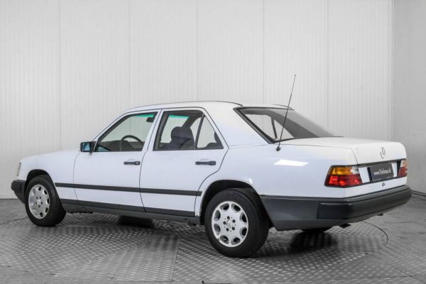 Mercedes-Benz 200 1986 27165