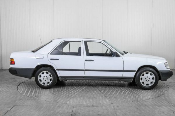 Mercedes-Benz 200 1986 27169