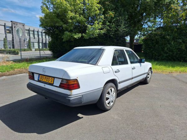 Mercedes-Benz 300 d 1986