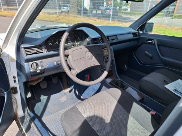 Mercedes-Benz 300 d 1986 27432