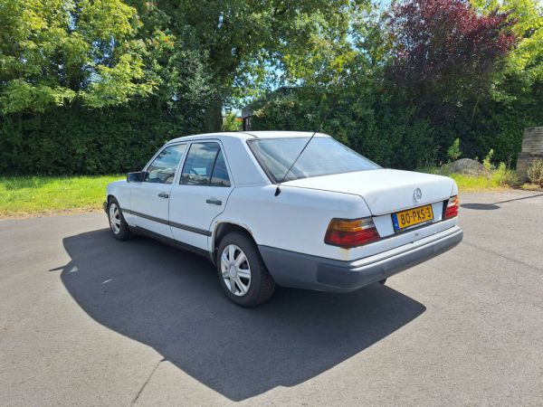 Mercedes-Benz 300 d 1986 27435