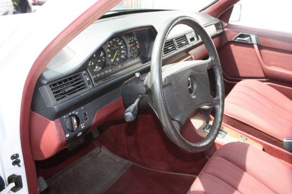 Mercedes-Benz 260 E 1986 28399