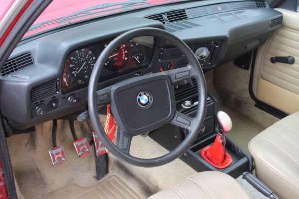 BMW 320i 1982 28707