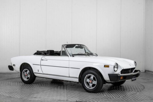 Fiat 124 Spider CS1 1977 65193